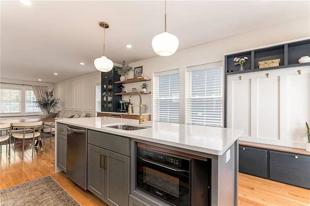 161 Graystone Street Warwick RI 02886