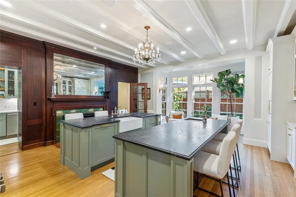 79 Clarendon Avenue Providence RI 02906