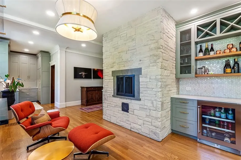79 Clarendon Avenue Providence RI 02906