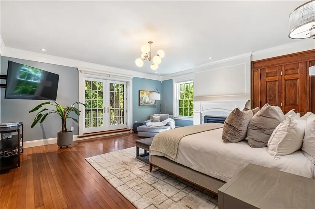 79 Clarendon Avenue Providence RI 02906