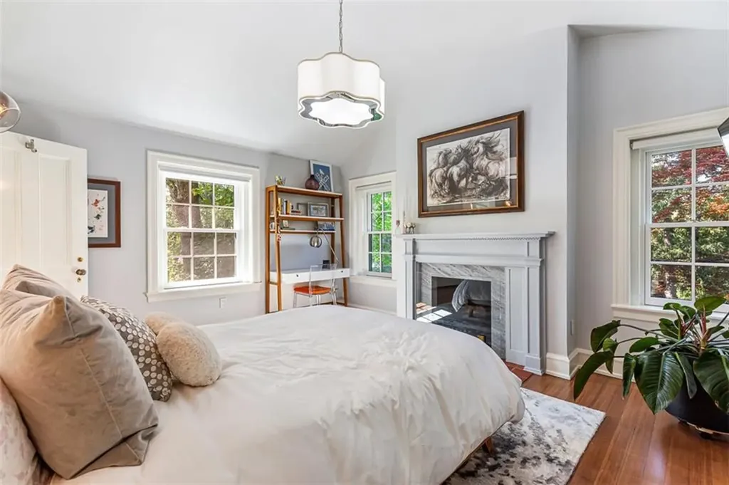 79 Clarendon Avenue Providence RI 02906