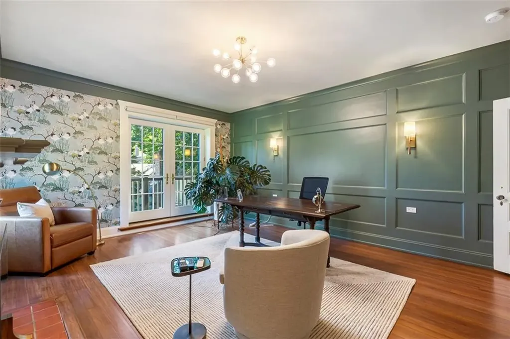 79 Clarendon Avenue Providence RI 02906