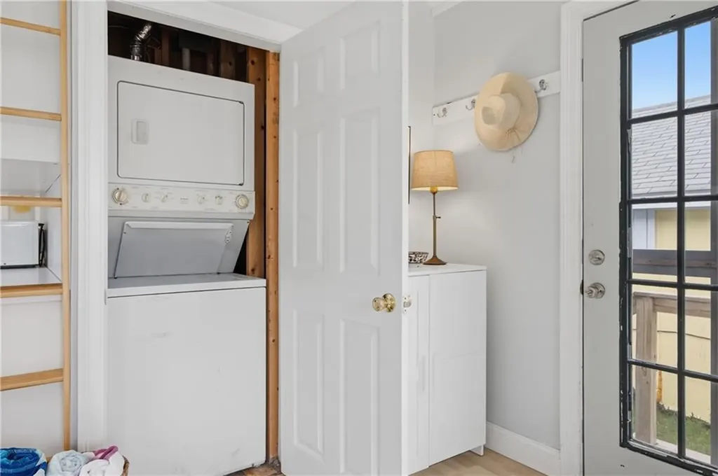 64 59 Burnside Avenue Narragansett RI 02882