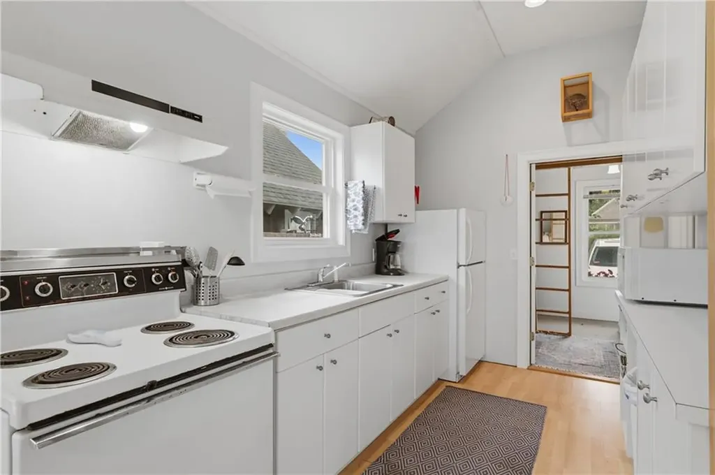 64 59 Burnside Avenue Narragansett RI 02882