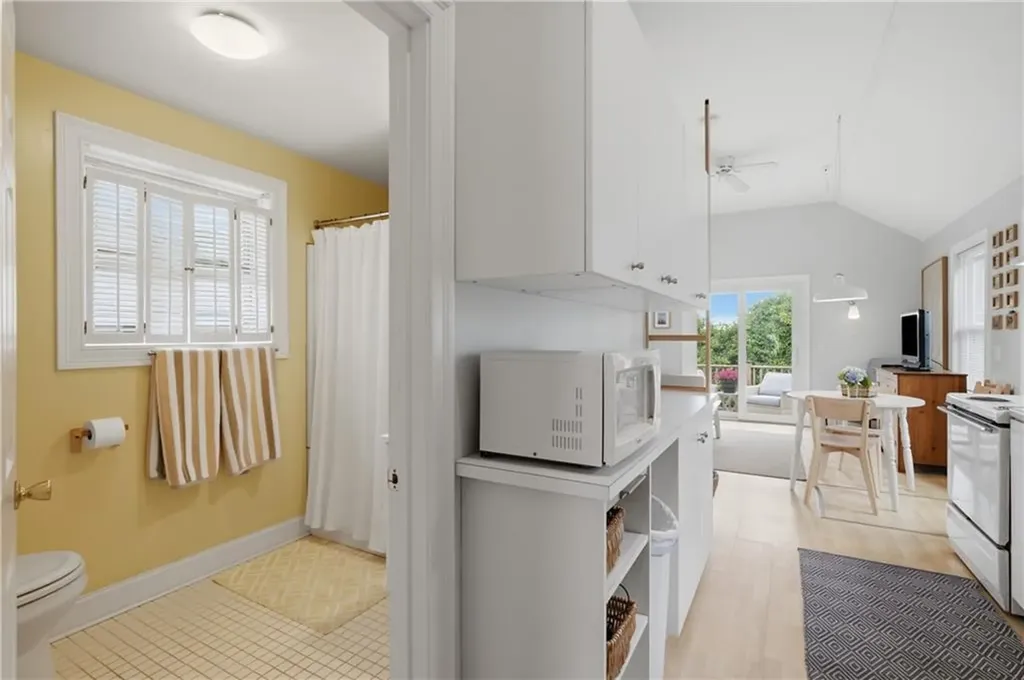64 59 Burnside Avenue Narragansett RI 02882