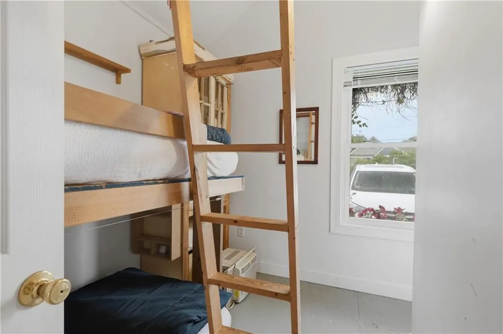 64 59 Burnside Avenue Narragansett RI 02882