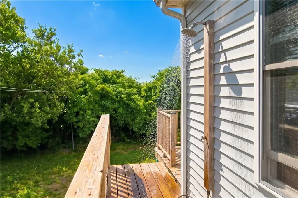 64 59 Burnside Avenue Narragansett RI 02882