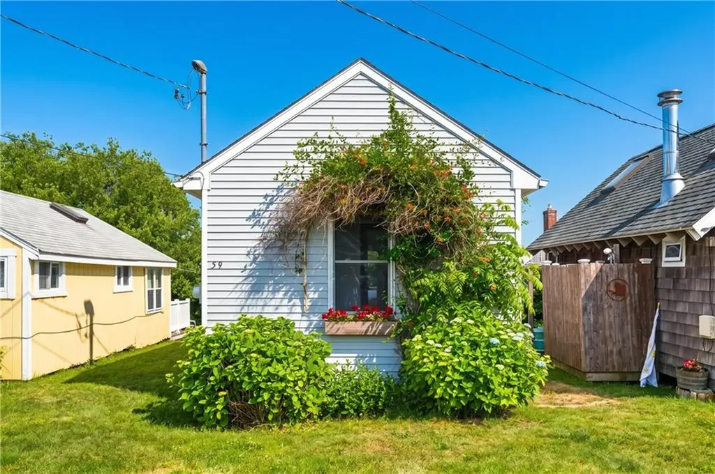 64 59 Burnside Avenue Narragansett RI 02882