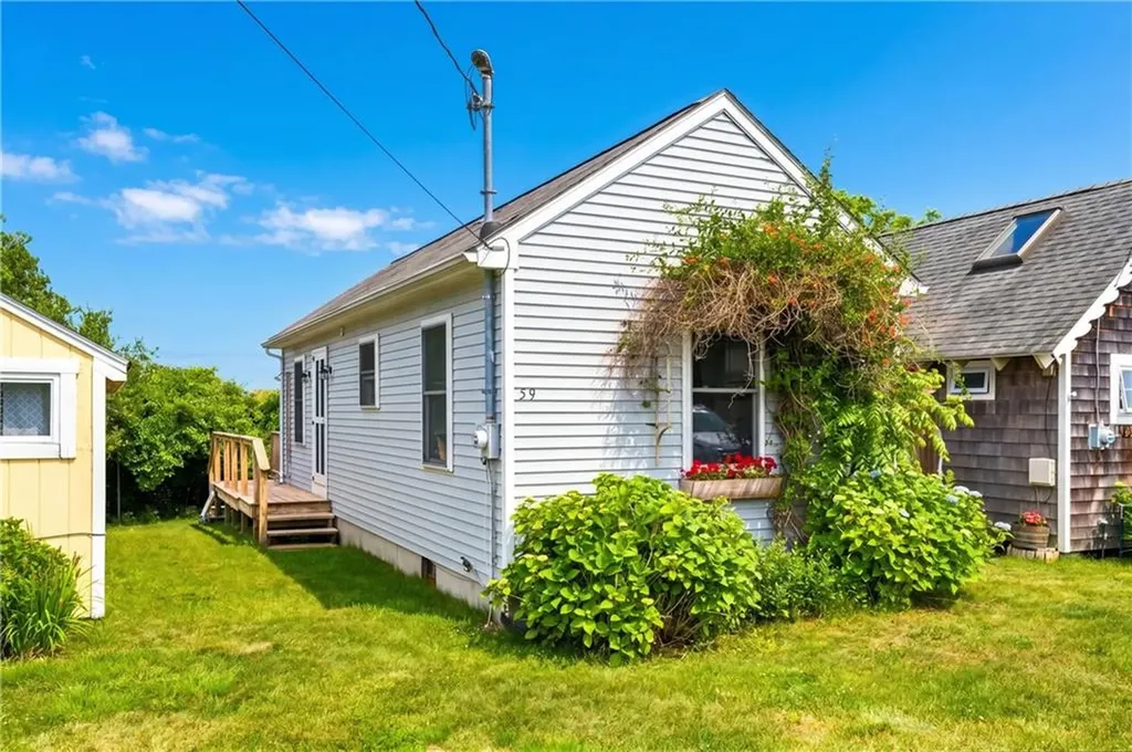 64 59 Burnside Avenue Narragansett RI 02882