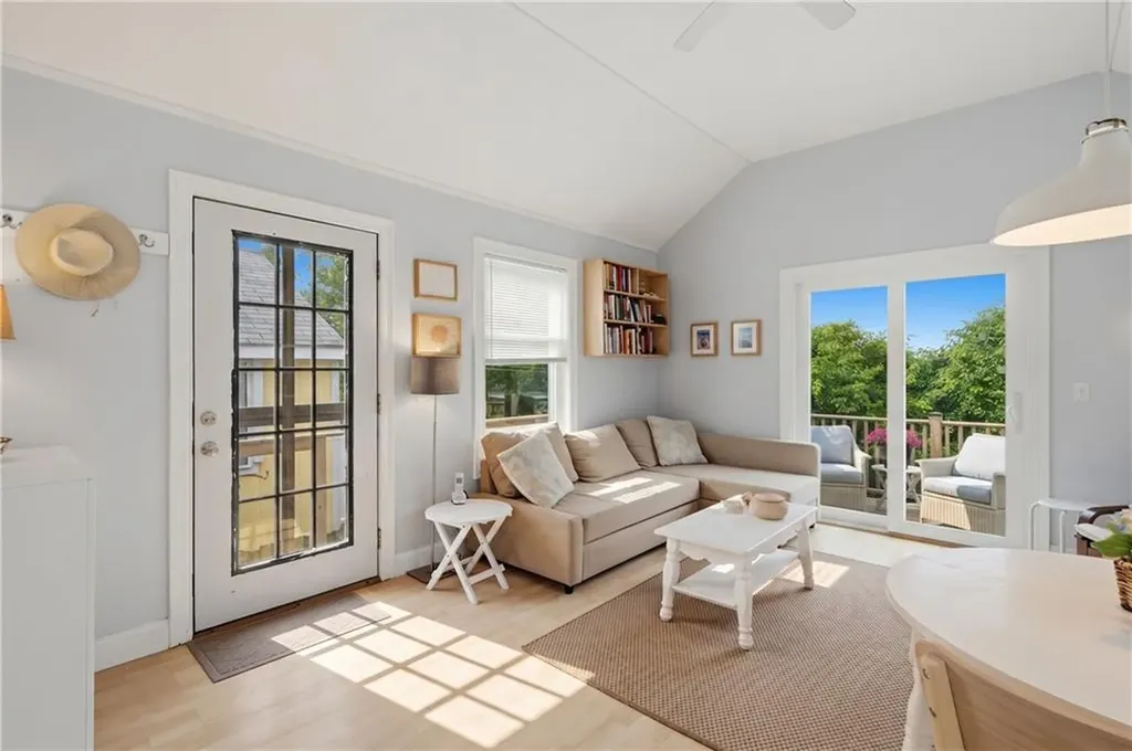 64 59 Burnside Avenue Narragansett RI 02882