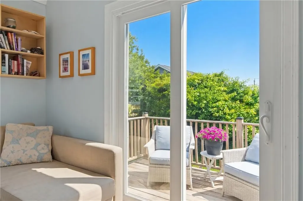 64 59 Burnside Avenue Narragansett RI 02882