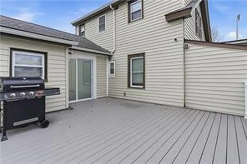 215 Kenyon Avenue Pawtucket RI 02861