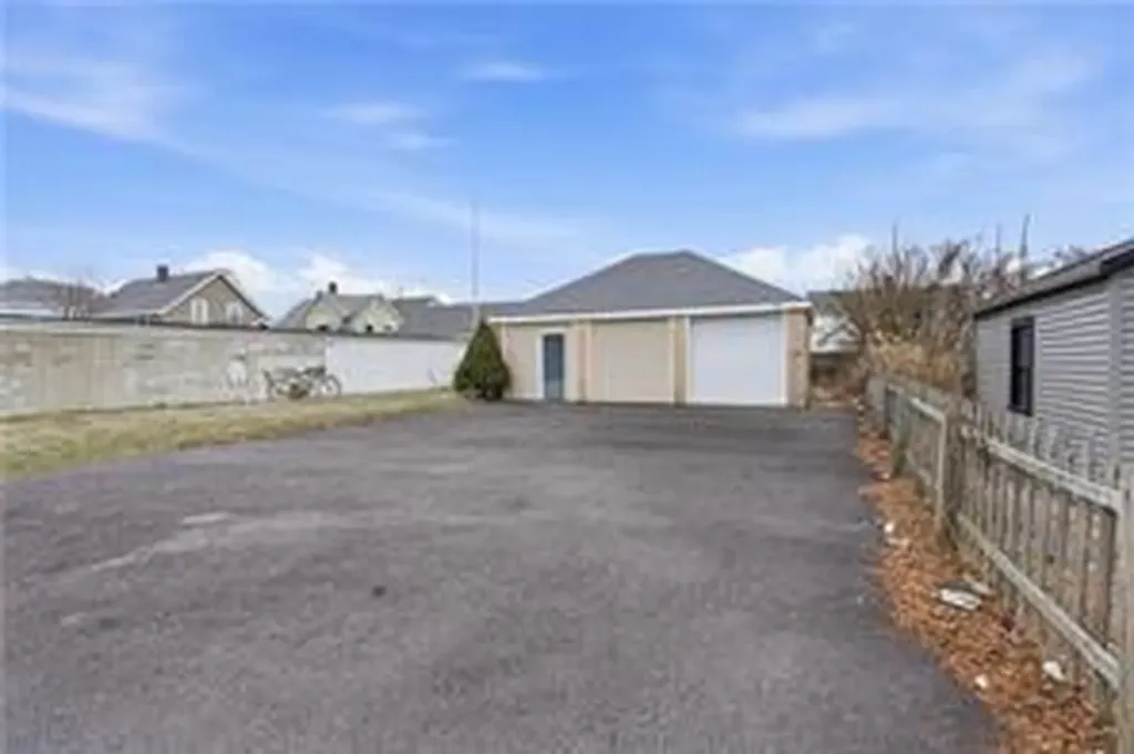 215 Kenyon Avenue Pawtucket RI 02861