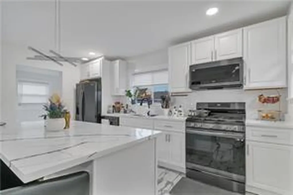 215 Kenyon Avenue Pawtucket RI 02861
