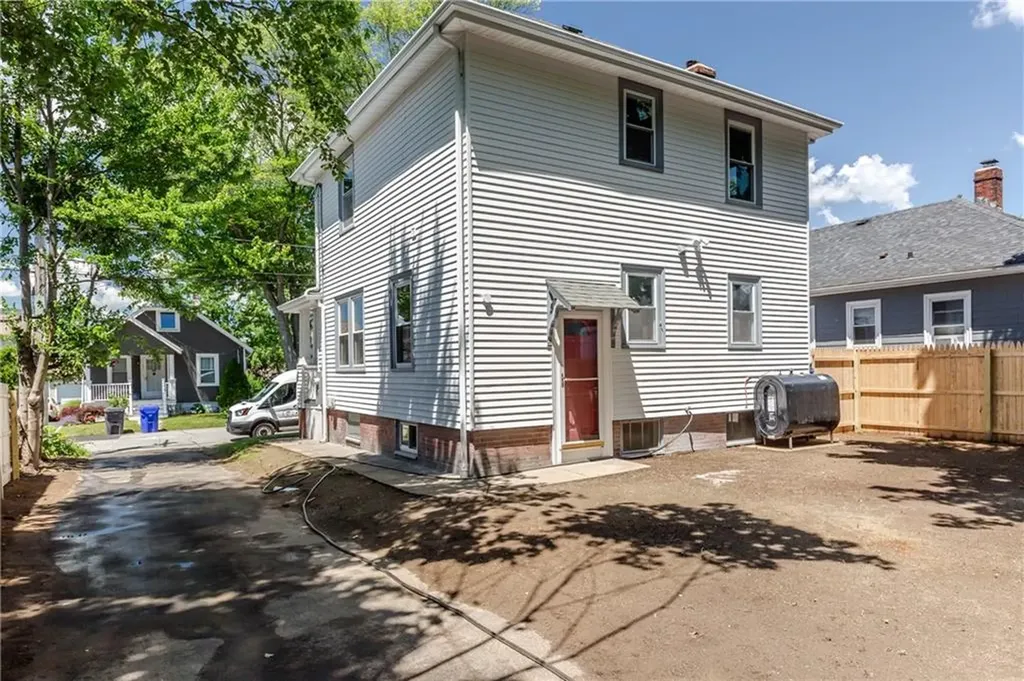 41 Wellesley Avenue North Providence RI 02911