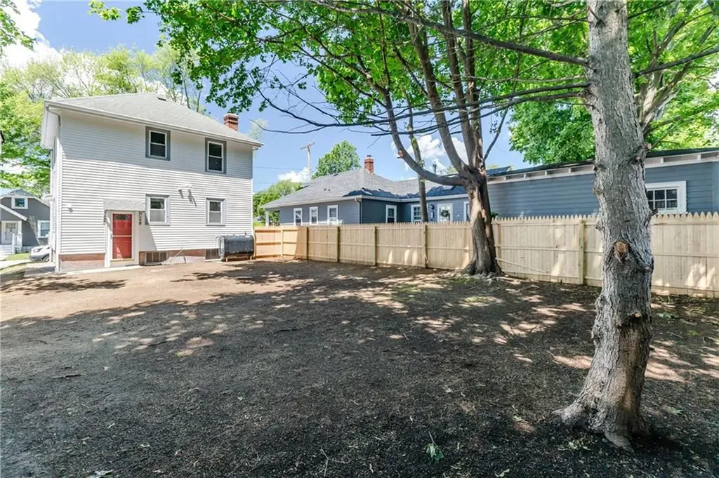 41 Wellesley Avenue North Providence RI 02911