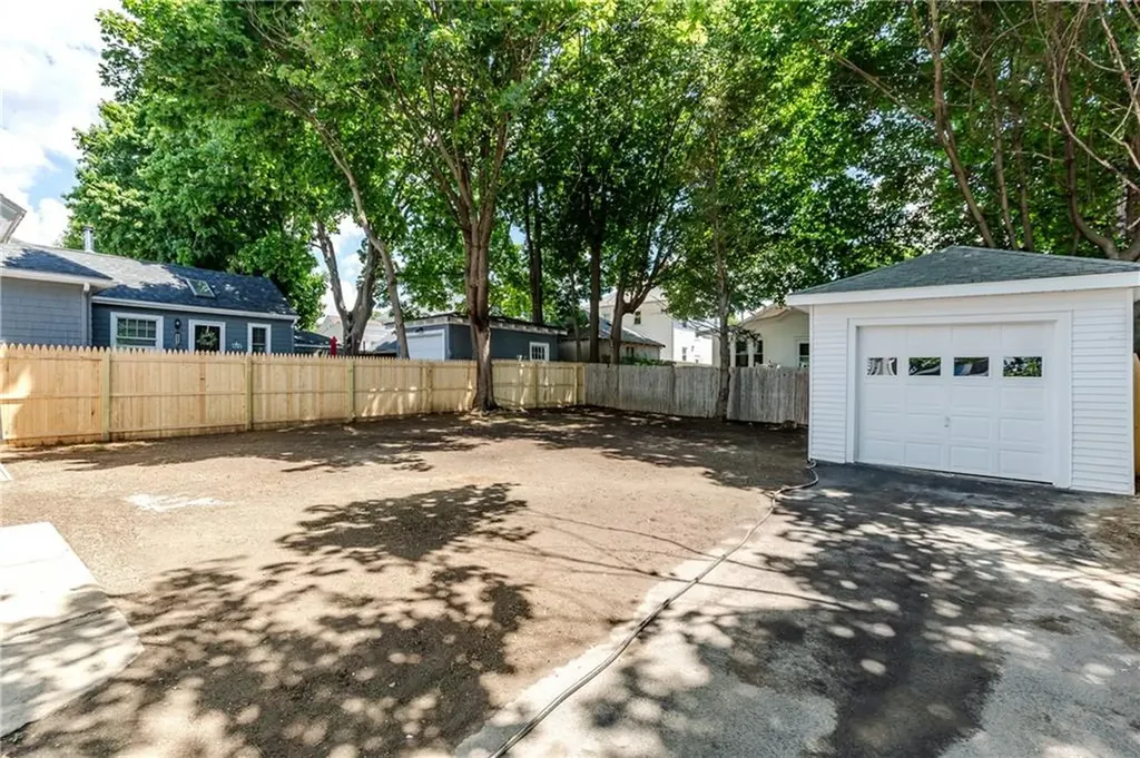 41 Wellesley Avenue North Providence RI 02911