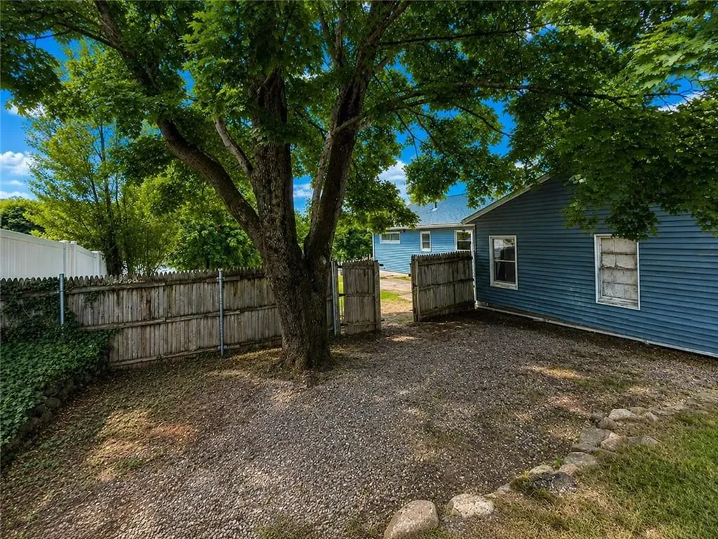 48 Madeleine Avenue Woonsocket RI 02895