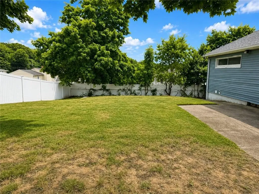 48 Madeleine Avenue Woonsocket RI 02895