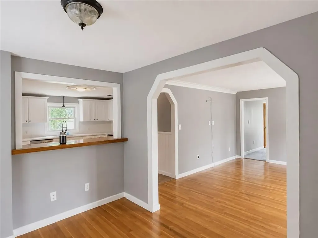 48 Madeleine Avenue Woonsocket RI 02895