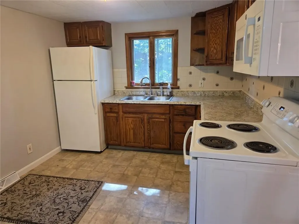 31 Lakeside Drive Hopkinton RI 02832