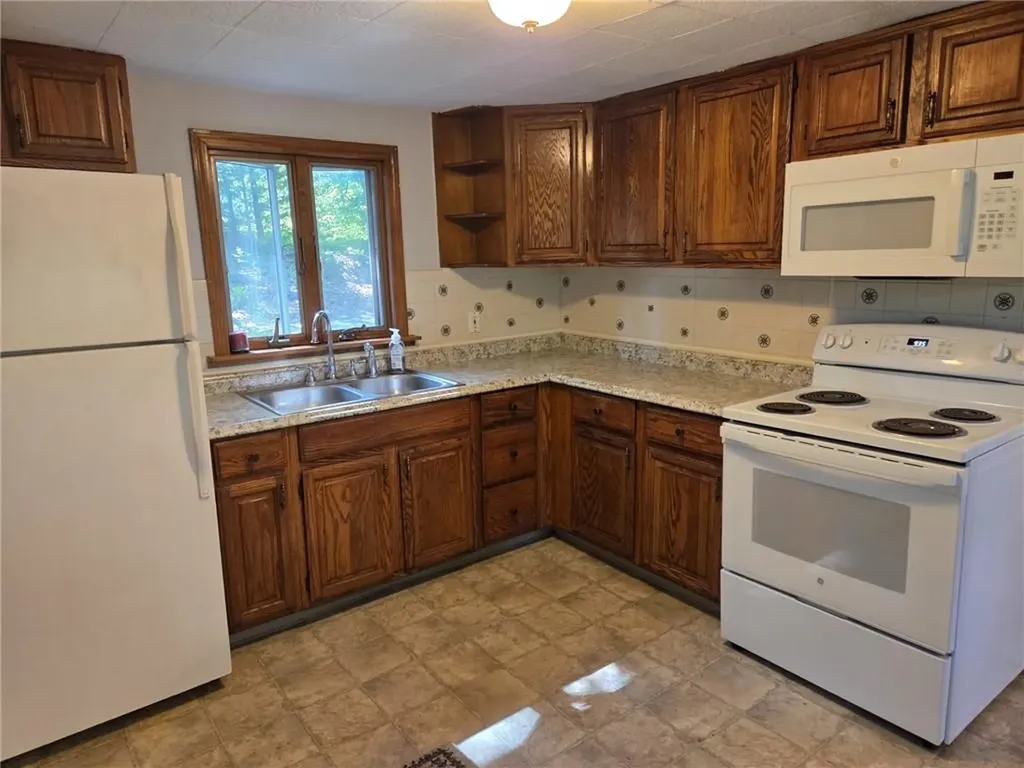 31 Lakeside Drive Hopkinton RI 02832