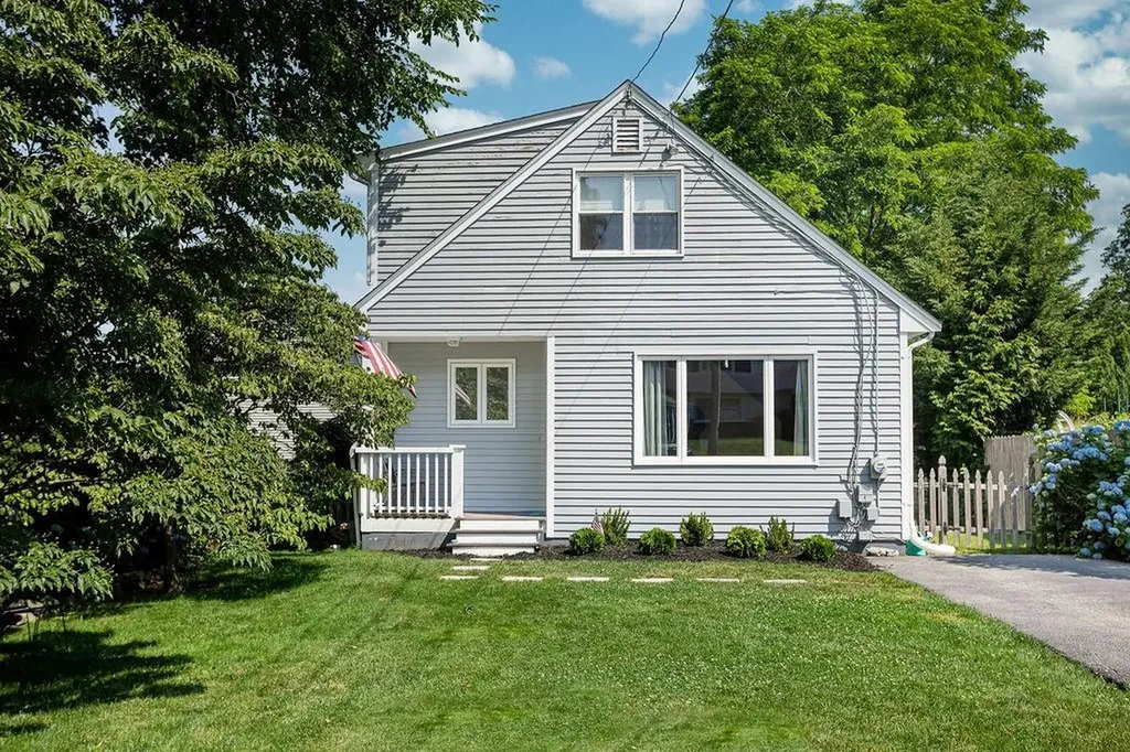 12 Ellen Street Bristol RI 02809