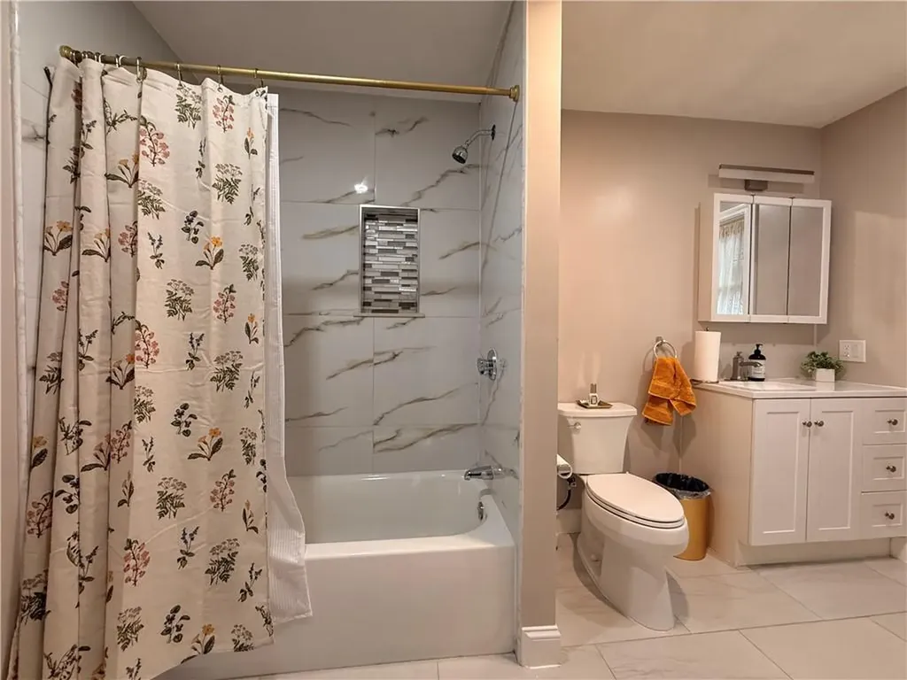 215 Rochambeau Avenue Providence RI 02906