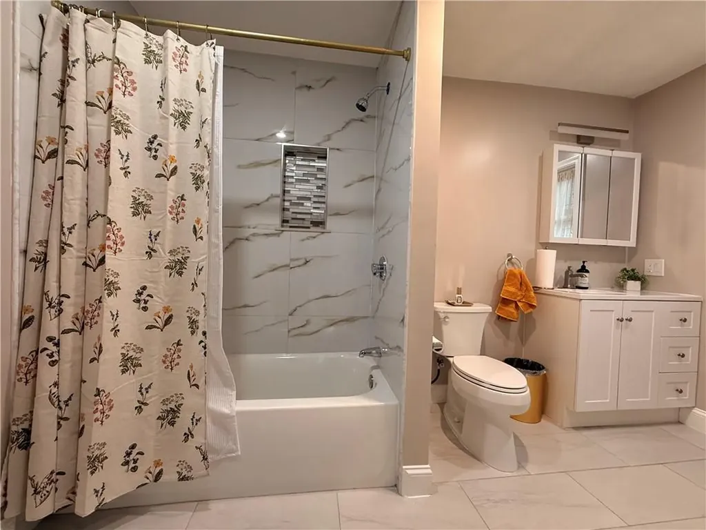 215 Rochambeau Avenue Providence RI 02906