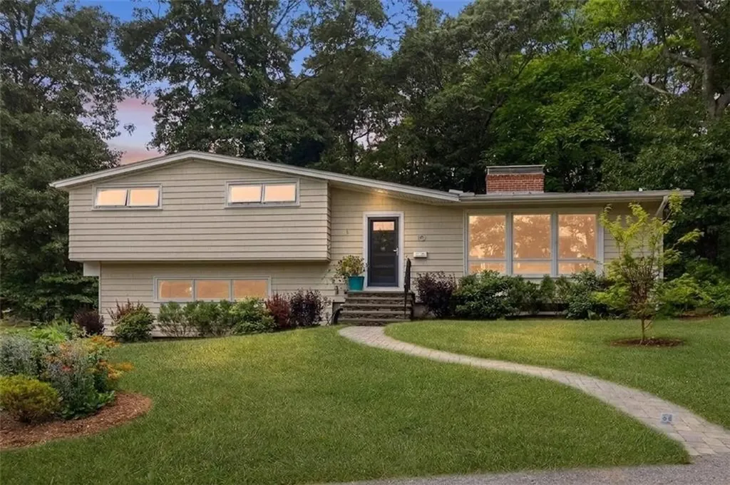 10 Guzeika Road North Kingstown RI 02852