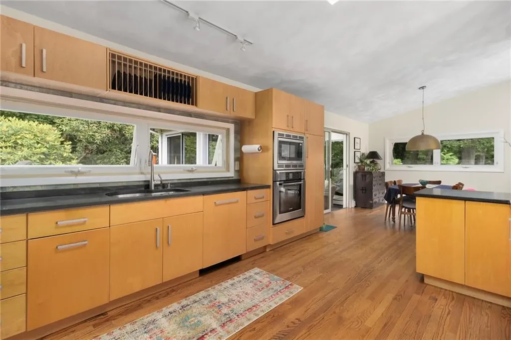 10 Guzeika Road North Kingstown RI 02852