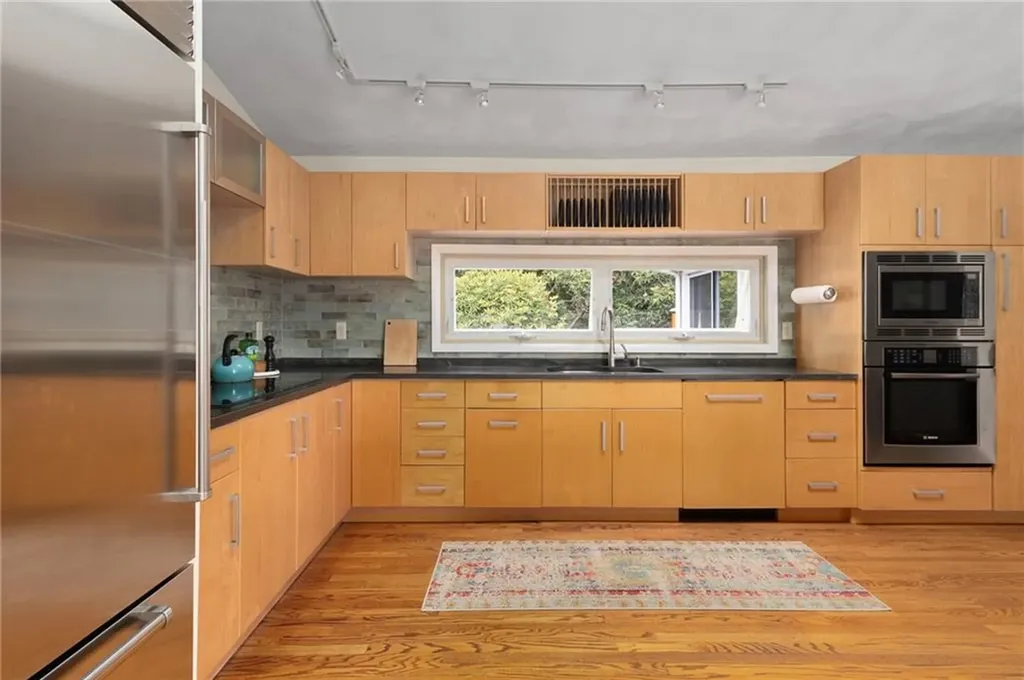 10 Guzeika Road North Kingstown RI 02852