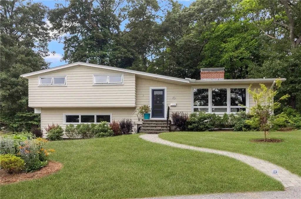 10 Guzeika Road North Kingstown RI 02852