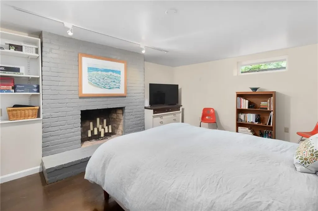 10 Guzeika Road North Kingstown RI 02852