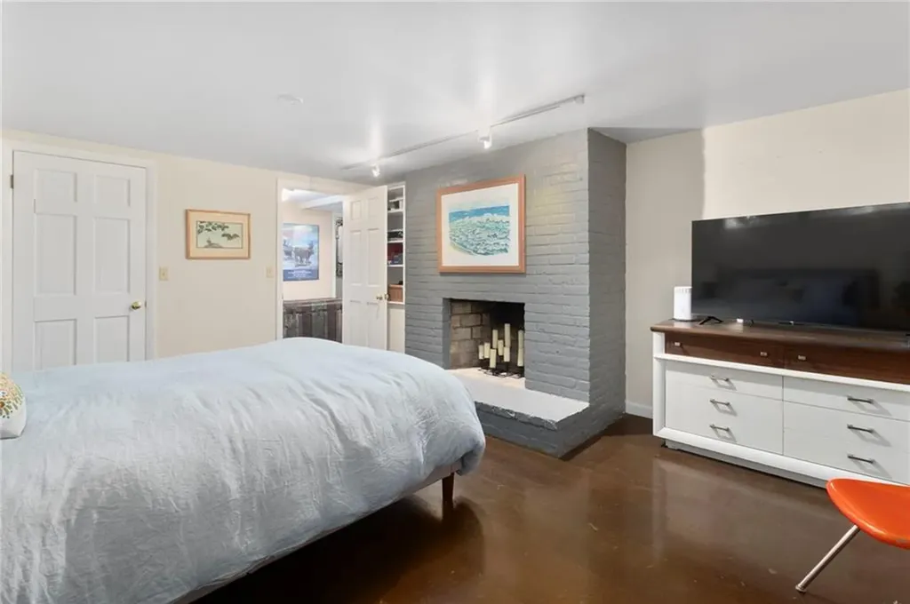 10 Guzeika Road North Kingstown RI 02852