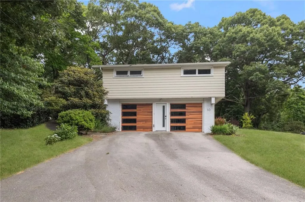 10 Guzeika Road North Kingstown RI 02852