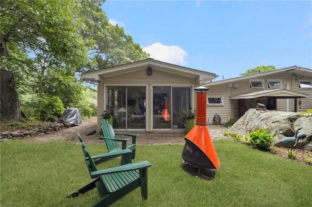 10 Guzeika Road North Kingstown RI 02852