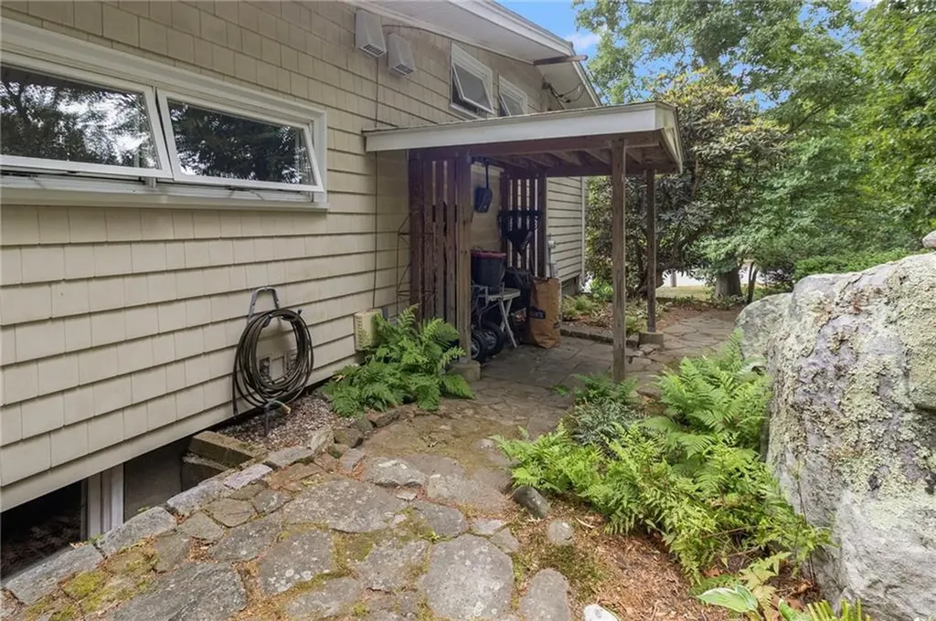 10 Guzeika Road North Kingstown RI 02852