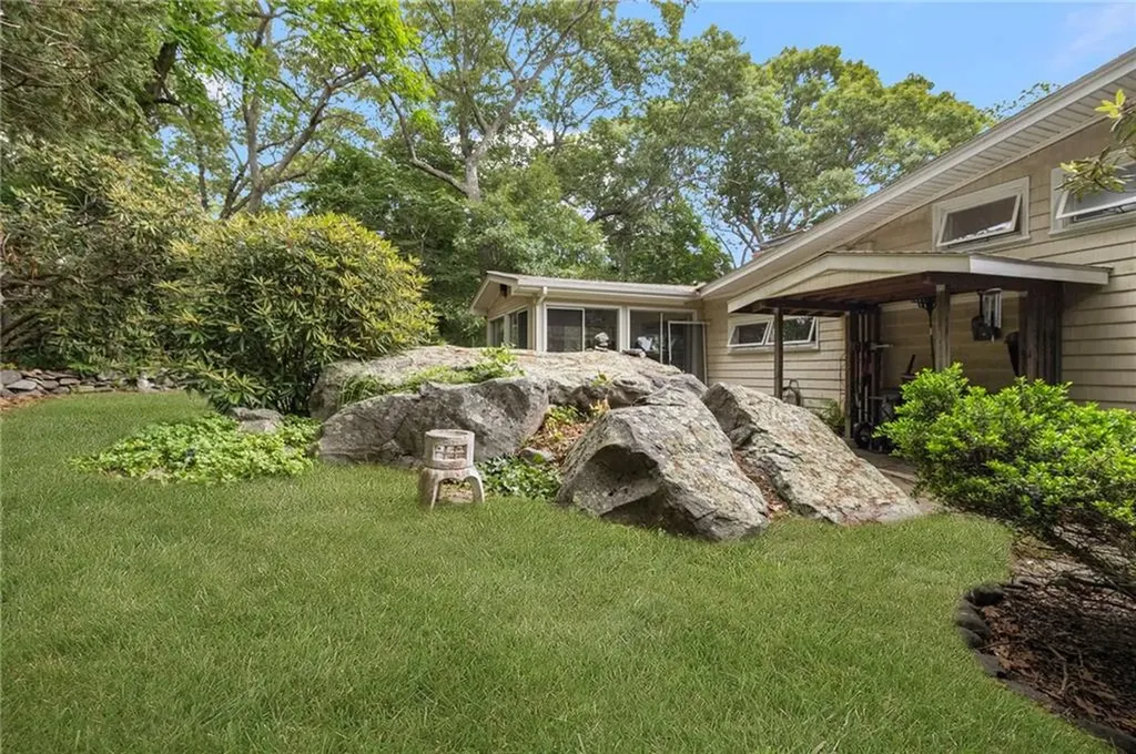 10 Guzeika Road North Kingstown RI 02852