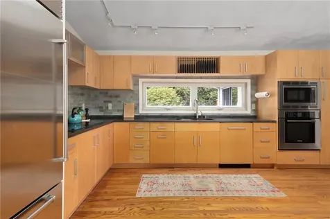 10 Guzeika Road North Kingstown RI 02852
