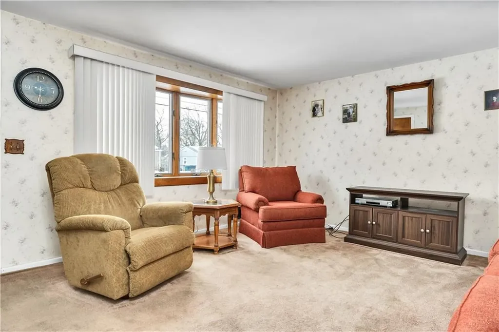 22 Hagerstown Road Warwick RI 02886
