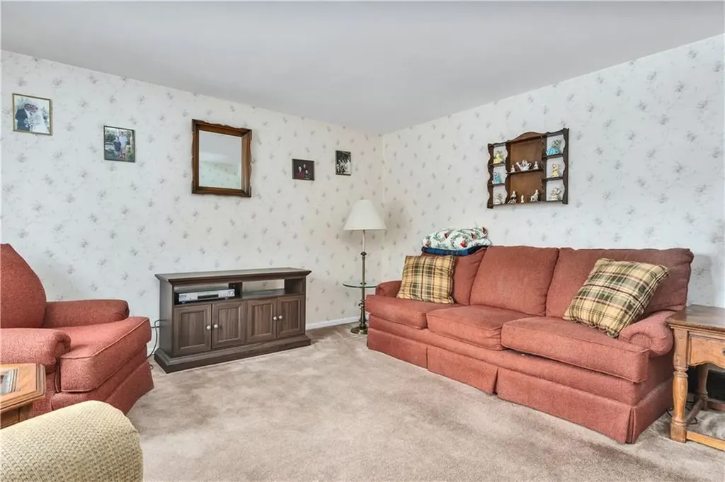 22 Hagerstown Road Warwick RI 02886