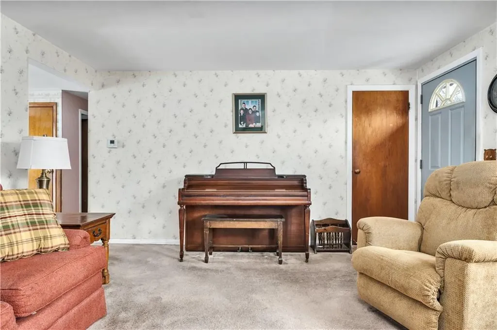 22 Hagerstown Road Warwick RI 02886