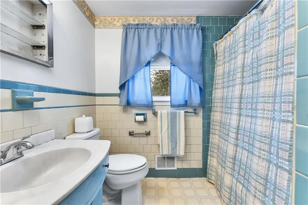 22 Hagerstown Road Warwick RI 02886