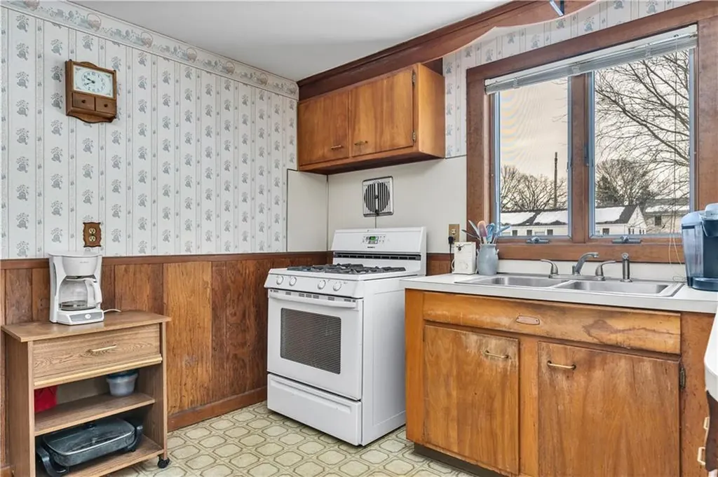 22 Hagerstown Road Warwick RI 02886