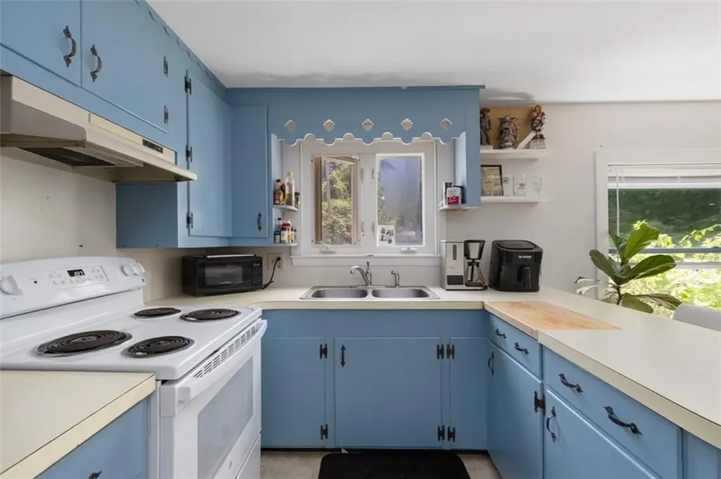 58 Springer Avenue Tiverton RI 02878