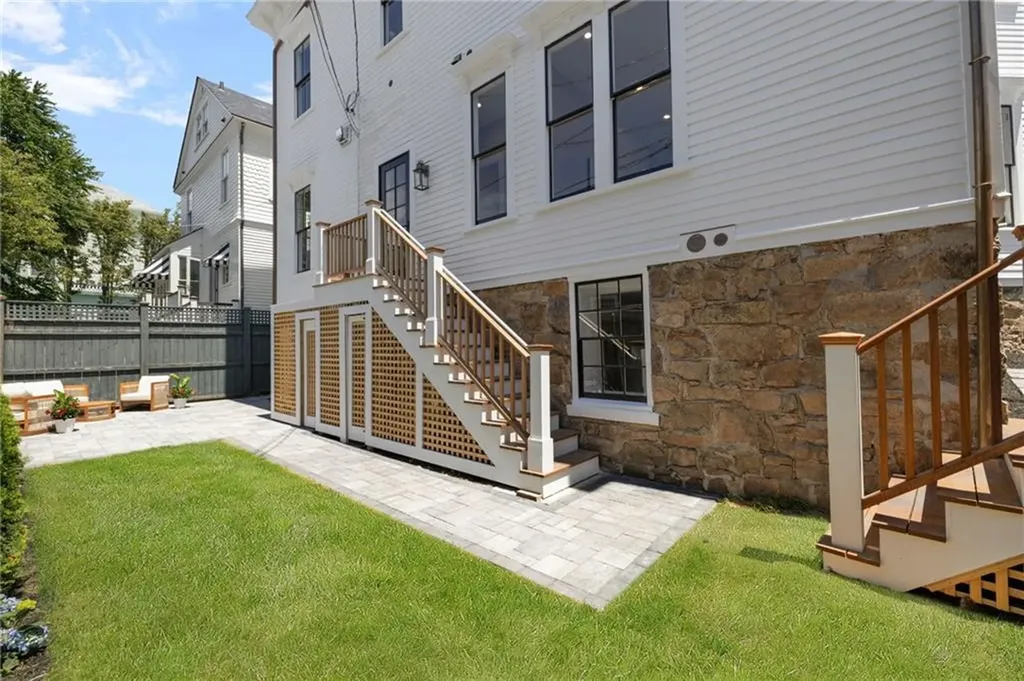 41 School Street Newport RI 02840
