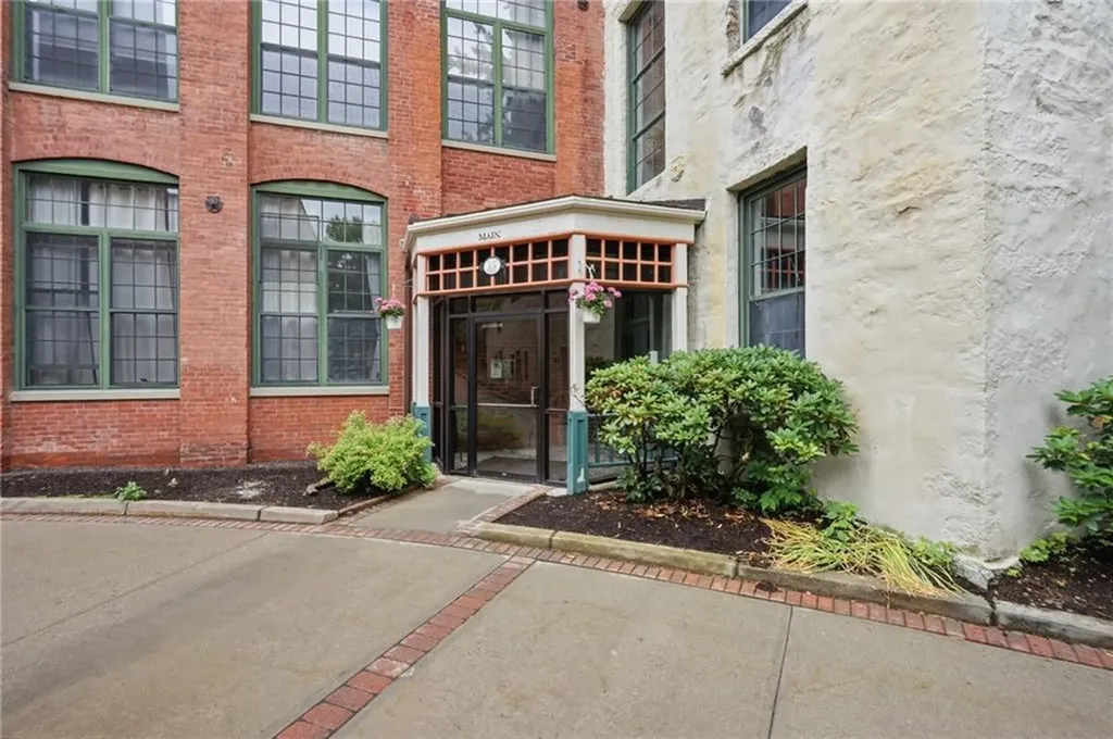 15 Higgins Street Smithfield RI 02917