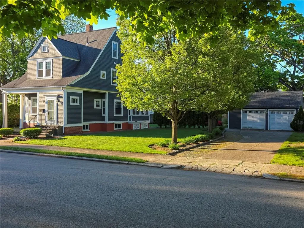 225 Hunts Avenue Pawtucket RI 02861
