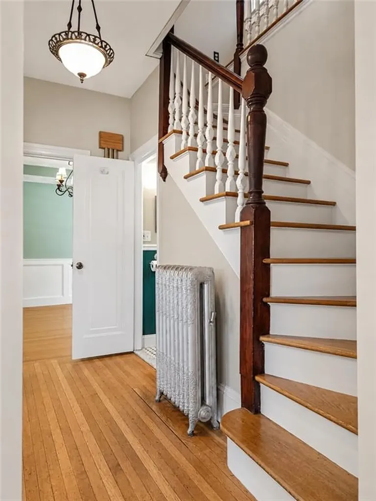 225 Hunts Avenue Pawtucket RI 02861